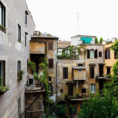 A World Aparts - 105 Pellegrino Apartamento Roma Exterior foto